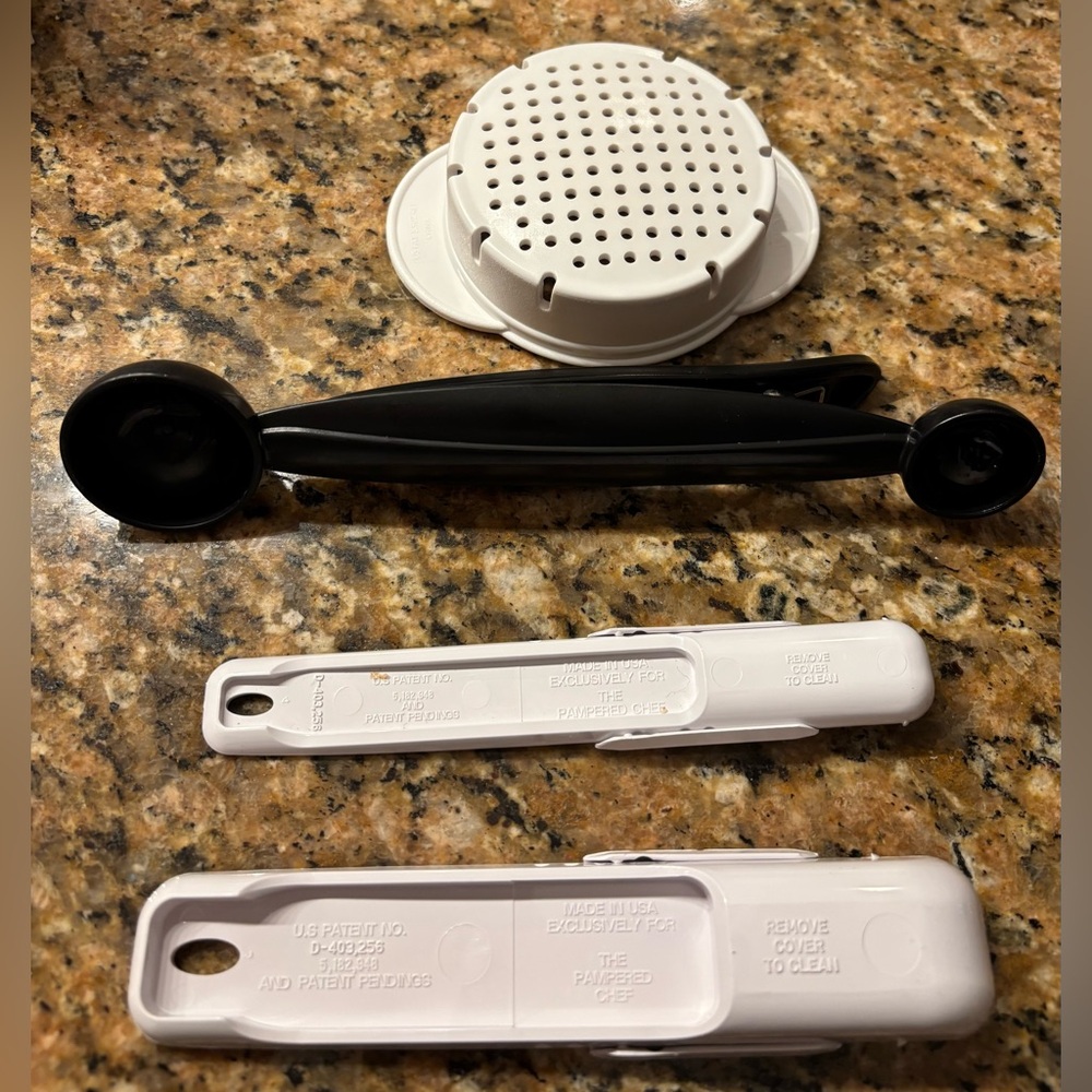 Pampered Chef Measuring & Strainer Set - Picture 2 of 2